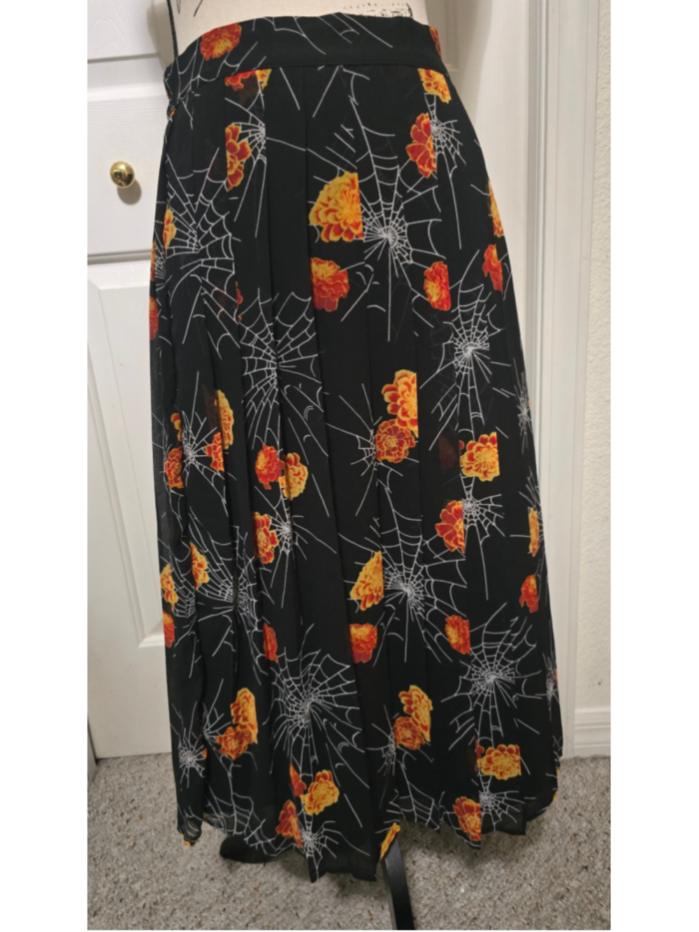Modcloth Flower and Spiderweb Skirt Size L EUC